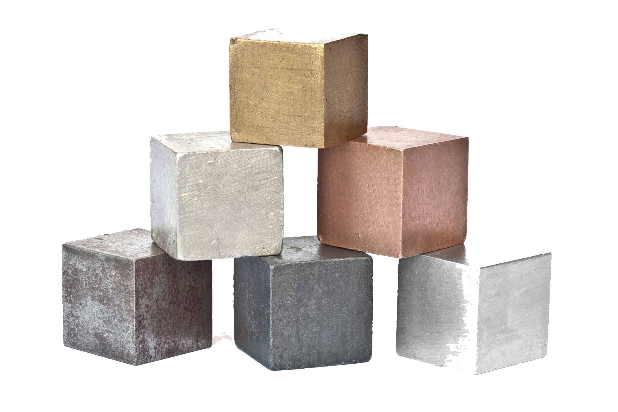 cubi realizzati con materiali CNC